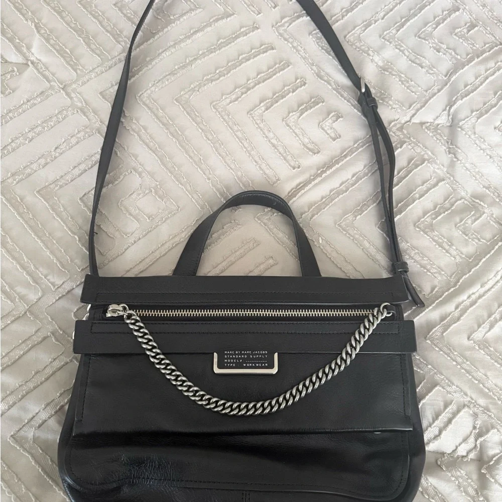 Marc By Marc Jacobs Black Leather Shoulder Bag with Silver Chain - Picture 2 of 4